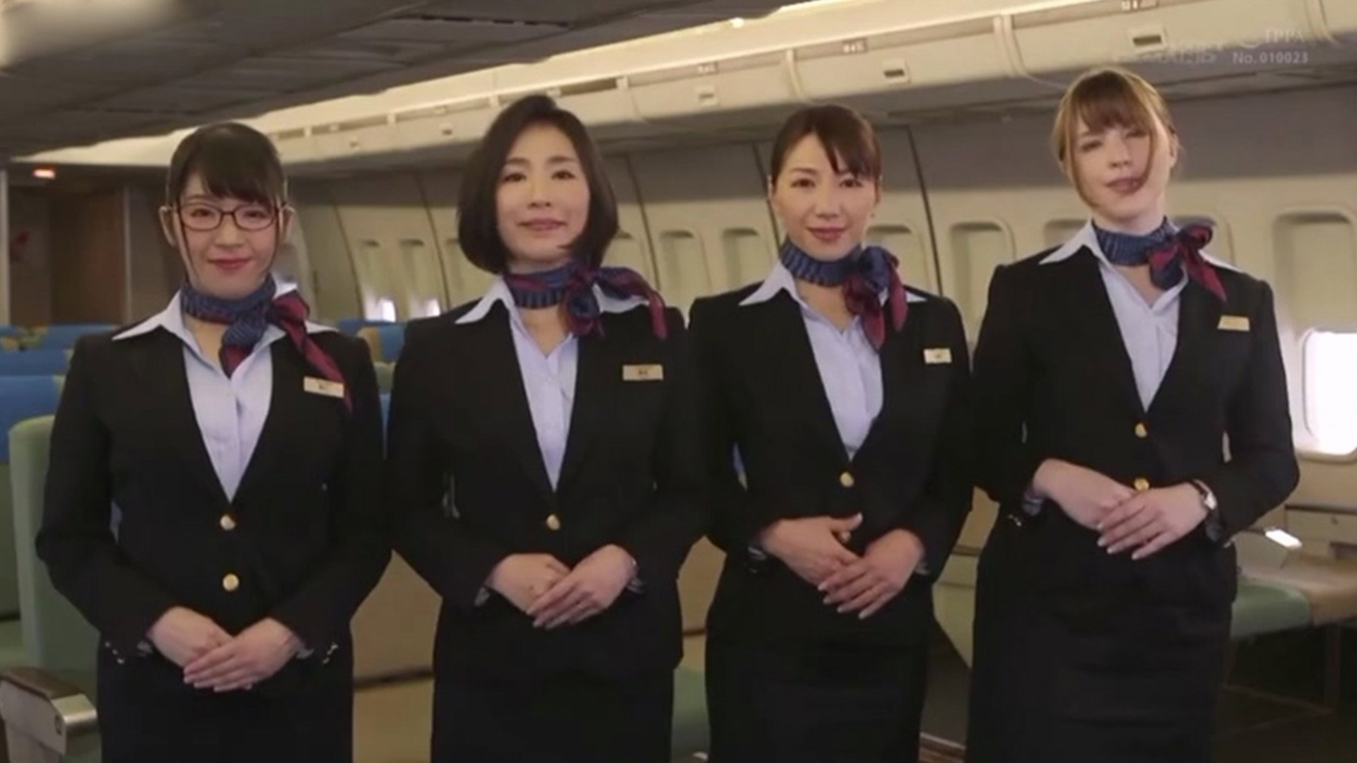 SDDE-643 Hospitality With "uniform / Underwear / Naked" Oma Co ○ Aviation 13 Crab Crotch Cowgirl Flight Black Pantyhose Version