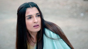 Dhara Gets Slapped