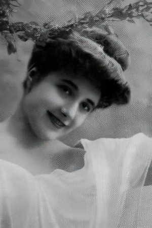 Yvonne maëlec