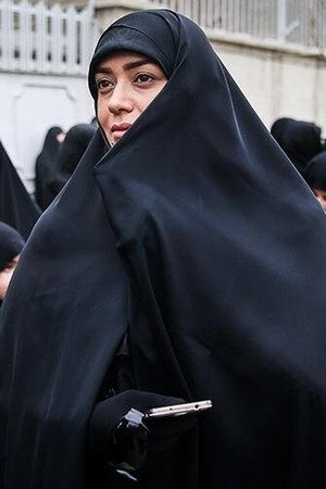 Elham Charkhandeh