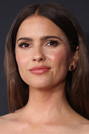 Shelley Hennig