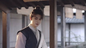 Ever since she lost her memory, Shiyi has been behaving like a stray dog I just brought home. Maybe I should keep her as a pet for now?