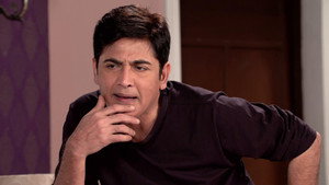 Saxena Mistakenly Beats Up Manmohan