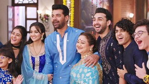 Lata Ke Bina Family Photo