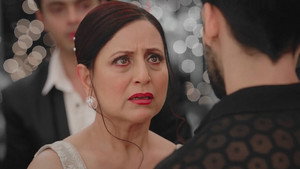 Virat and Amruta catch Suresh