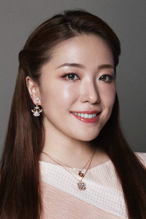Ayaka Hirahara