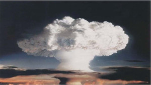 Hiroshima: the Day of the Bomb (1)