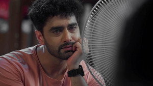 Armaan admires Abhira from afar