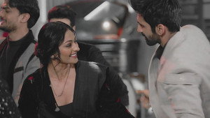 Amruta insults Virat at the party