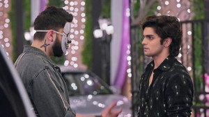 Akshay Opens Up to AV