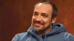 ALEXANDRE ASTIER: HIS EARLY ROLES, FAME SINCE KAAMELOTT, HIS CHILDREN, THE HATERS ON IN